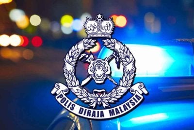 Hasil penahanan suspek, polis merampas sebuah mesin pemotong rumput, kunci motosikal, sepasang pakaian, sebilah parang dan sekeping kad UNHCR. Gambar hiasan 