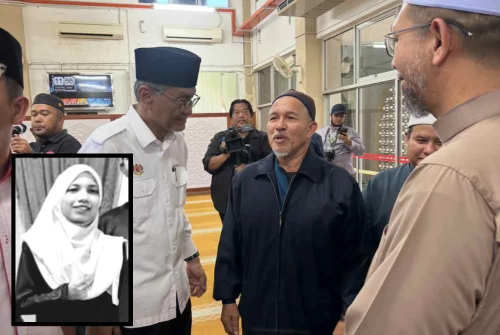 Dr Dzulkefly (kiri) bertemu dengan Kamarudin sebaik tiba di masjid dekat Pengkalan Chepa. Gambar kecil: Allahyarham Dr Ainul