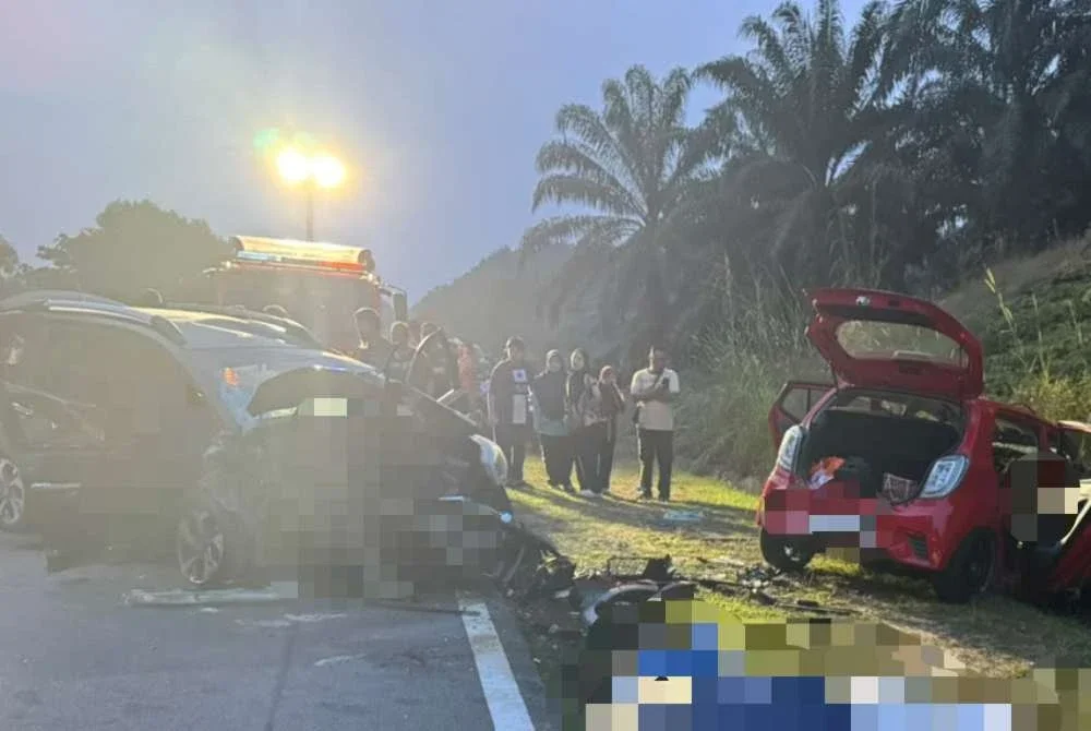 Tiga individu termasuk pasangan suami isteri maut dalam kemalangan membabitkan dua kenderaan di KM 31.2, Jalan Kota Tinggi-Kluang pada Ahad. Foto IPD Kota Tinggi