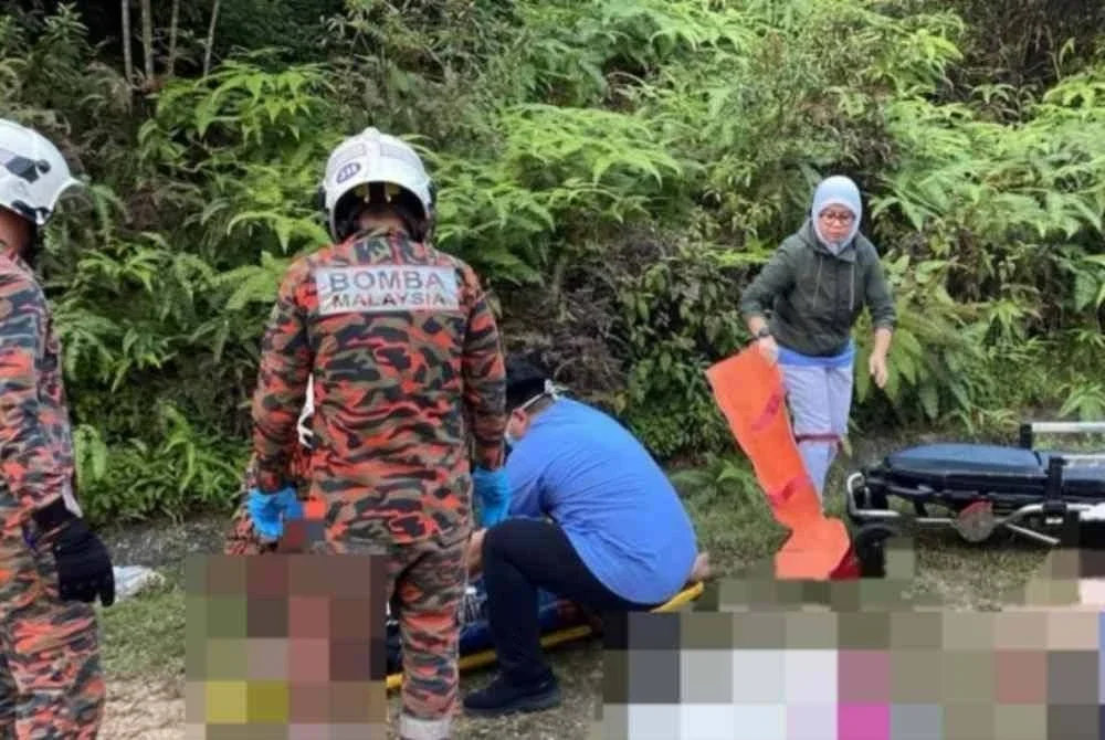 Mayat mangsa dibawa ke Unit Forensik Hospital Kota Tinggi.