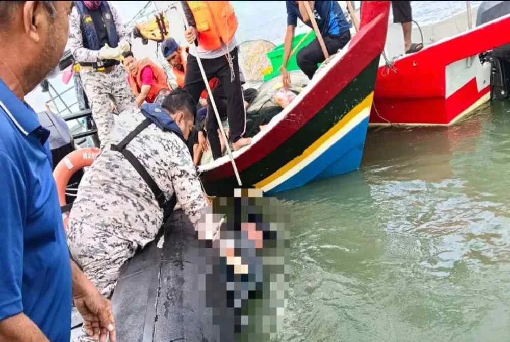 Jasad mangsa ditemukan kira-kira jam 8.25 pagi tadi oleh nelayan tempatan.