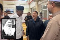 Dr Dzulkefly (kiri) bertemu dengan Kamarudin sebaik tiba di masjid dekat Pengkalan Chepa. Gambar kecil: Allahyarham Dr Ainul