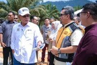 Saifuddin meninjau projek pembangunan bawah ICU JPM. Foto FB Saifuddin Nasution Ismail