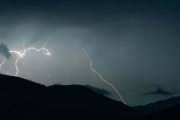 MetMalaysia mengeluarkan amaran ribut petir, hujan lebat dan angin kencang di tujuh negeri dan Wilayah Persekutuan Kuala Lumpur hingga 9 malam ini. Foto hiasan