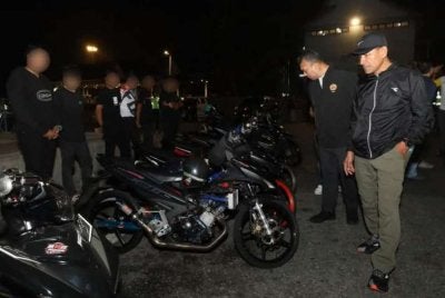 Sebanyak 92 saman dikeluarkan oleh Ibu Pejabat Polis Kontinjen (IPK) Selangor, manakala 24 saman dikeluarkan JSPT Bukit Aman atas pelbagai kesalahan trafik.