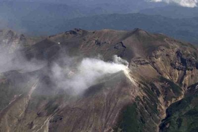 Jepun menaikkan tahap amaran gunung berapi bagi Gunung Tokachi di Hokkaido.