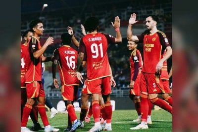 Para pemain meraikan kemenangan Selangor ke atas KL City 3-0 dalam aksi Liga Super di Petaling Jaya. Foto : FB Selangor FC.