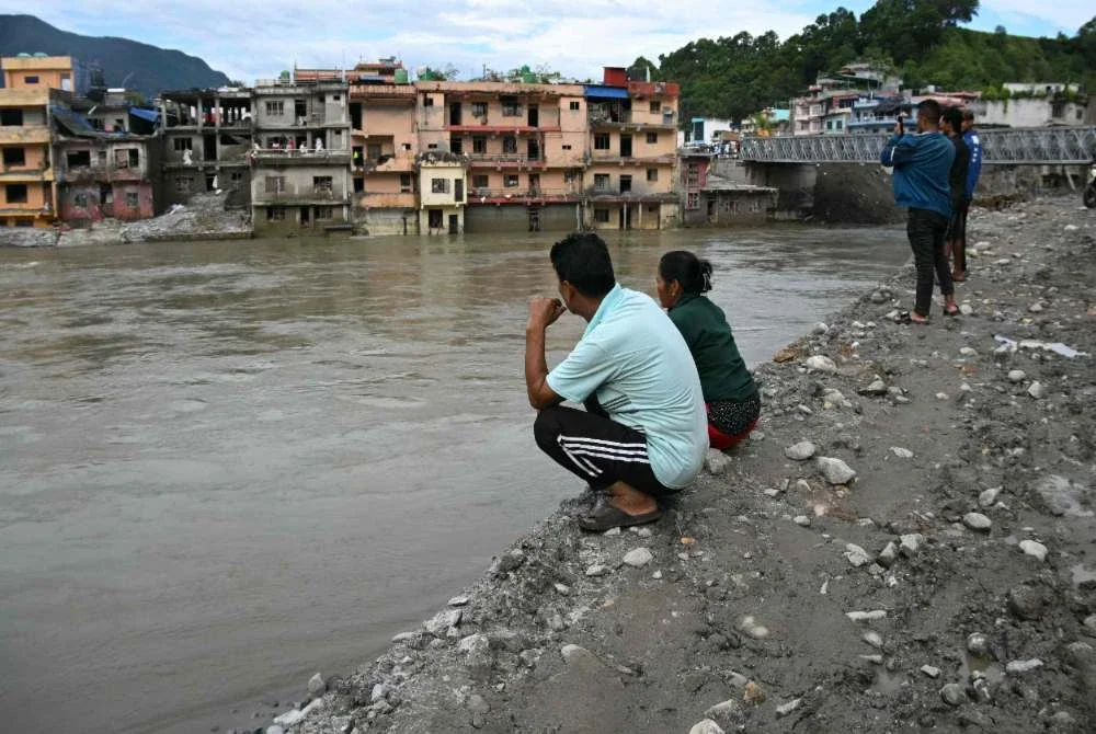Menurut Wisma Putra, berdasarkan maklumat terkini yang diterima dari Nepal, pihak berkuasa negara itu terus melaksanakan usaha pencarian, pengesahan dan pengecaman susulan bencana berkenaan. Foto: AFP