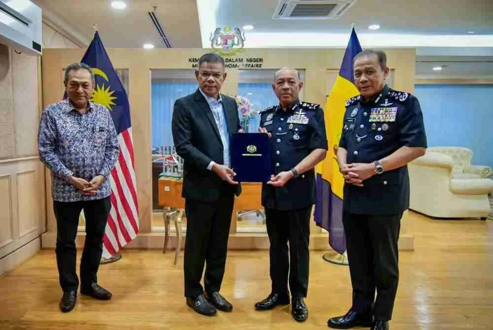 Abdul Aziz (dua dari kanan) dilantik sebagai Timbalan Ketua Polis Negara baharu berkuat kuasa 9 September.