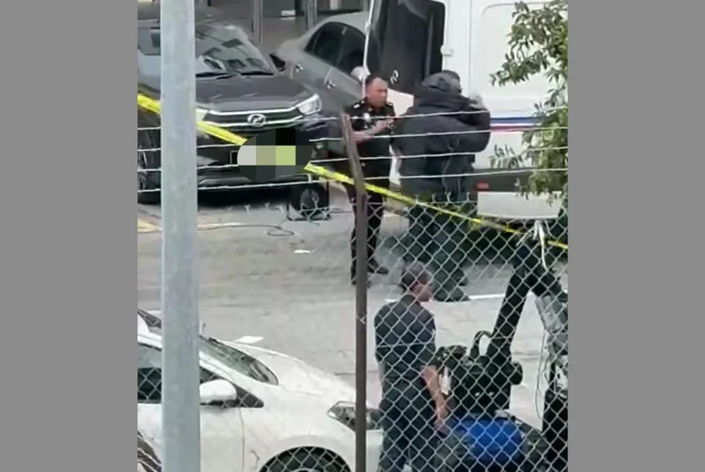 Tangkap layar video tular memaparkan keadaan di lokasi kejadian pada Isnin.