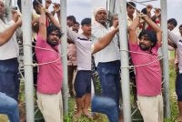Singh terpaksa akur apabila diperlakukan sedemikian oleh penduduk kampung. - FOTO: Agensi