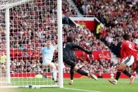 Jaringan Haaland (kiri) yang mencetuskan kontroversi ketika City menang tipis 1-0 ke atas United di Old Trafford. Foto: Agensi.