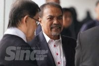 Jamil Khir (dua dari kiri) mengaku tidak bersalah di Mahkamah Sesyen atas tiga pertuduhan di bawah Seksyen 403 Kanun Keseksaan berkaitan siasatan RCI Tabung Haji pada Isnin. Foto: ROSLI TALIB