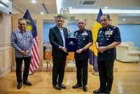 Abdul Aziz (dua dari kanan) dilantik sebagai Timbalan Ketua Polis Negara baharu berkuat kuasa 9 September.