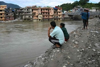 Menurut Wisma Putra, berdasarkan maklumat terkini yang diterima dari Nepal, pihak berkuasa negara itu terus melaksanakan usaha pencarian, pengesahan dan pengecaman susulan bencana berkenaan. Foto: AFP