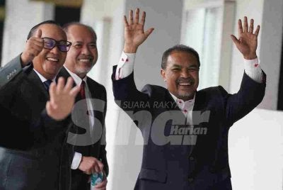 Jamil Khir (kanan) mengaku tidak bersalah di Mahkamah Sesyen atas tiga pertuduhan di bawah Seksyen 403 Kanun Keseksaan berkaitan siasatan RCI Tabung Haji pada Isnin. Foto SINAR HARIAN-ROSLI TALIB