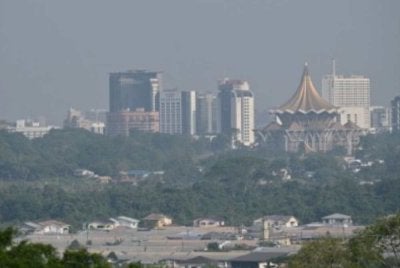 Tiga kawasan di Sarawak merekodkan bacaan tidak sihat, iaitu Sri Aman dan Serian dengan bacaan 174 serta Kuching (135). Gambar hiasan 