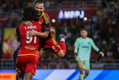 Sosa meraikan jaringan ketiga Selangor semasa aksi Derbi Lembah Klang Liga Super menentang KL City di Stadium MBPJ malam tadi. Foto: Bernama