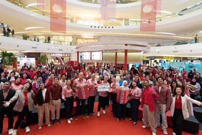 Nescafe memperkenalkan Projek Hidupkan Duniamu, sebuah inisiatif pemerkasaan belia untuk merealisasikan minat anak muda
Malaysia sebagai peluang kerjaya.