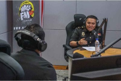 Hisyam ketika sesi siaran langsung di platform media sosial SPRM pada Isnin. Foto: SPRM