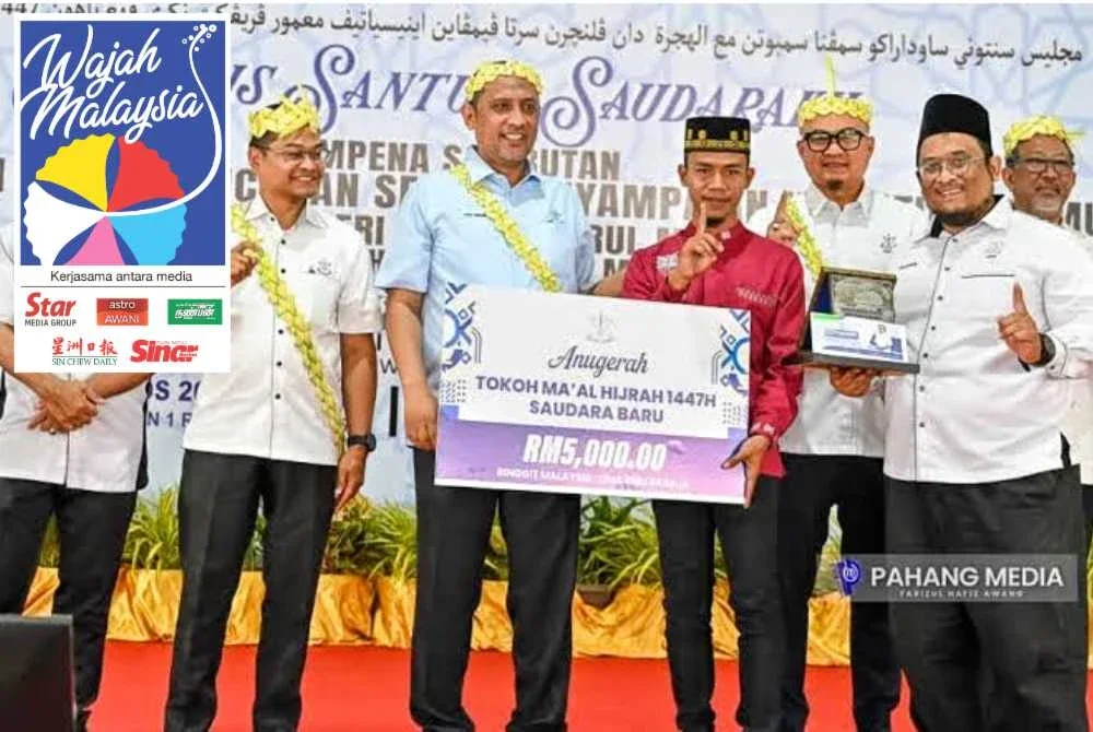 Azmani menerima Anugerah Tokoh Maal Hijrah Saudara Baharu Negeri Pahang 1447H/2025M.