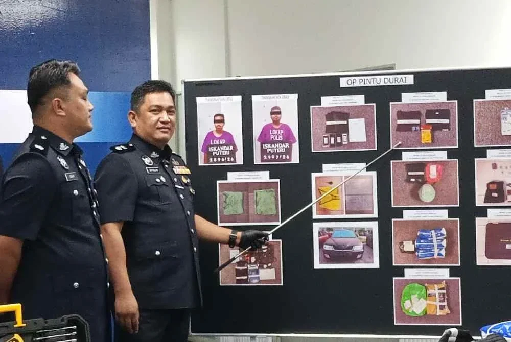Saifullah (dua dari kiri) pada sidang akhbar di IPD Iskandar Puteri pada Selasa.