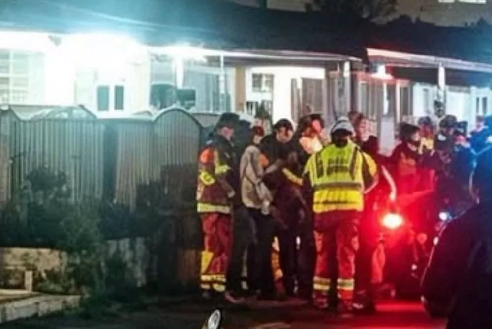 Polis berkata, lelaki berusia 43 tahun itu mengaku telah menikam isterinya berusia 39 tahun sebanyak tujuh kali tikaman di dada, lima di perut dan satu di rusuk kanan menggunakan pisau lipat.