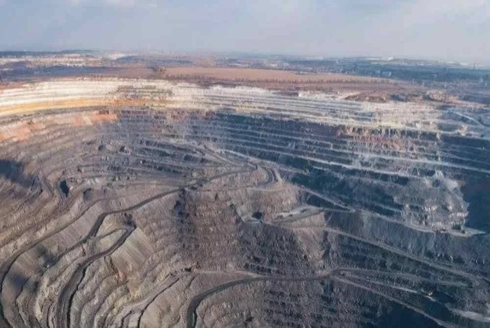 Jabal Sayid yang terletak kira-kira 350 kilometer timur laut Jeddah di wilayah Madinah diketahui mempunyai antara deposit mineral nadir bumi yang paling bernilai di dunia. - Foto Agensi