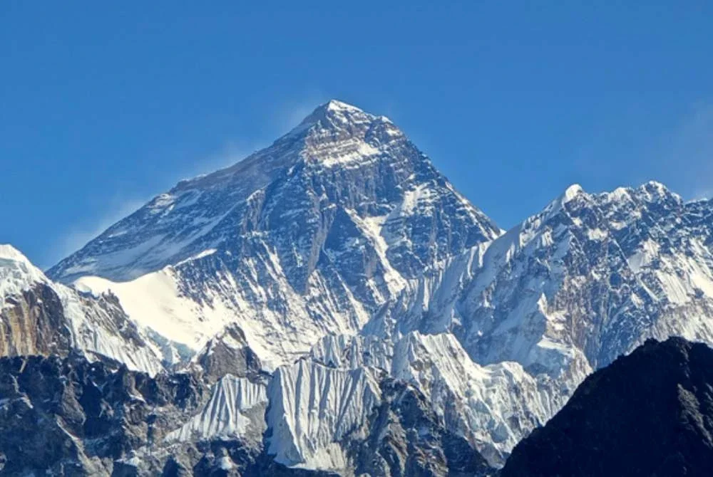 Yuran kerajaan untuk mendaki Everest turut berubah tahun ini.