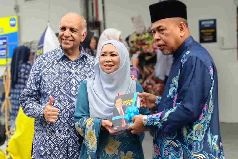 Penduduk teruja pembukaan Mydin Mart Port Dickson Penduduk teruja pembukaan Mydin Mart Port Dickson