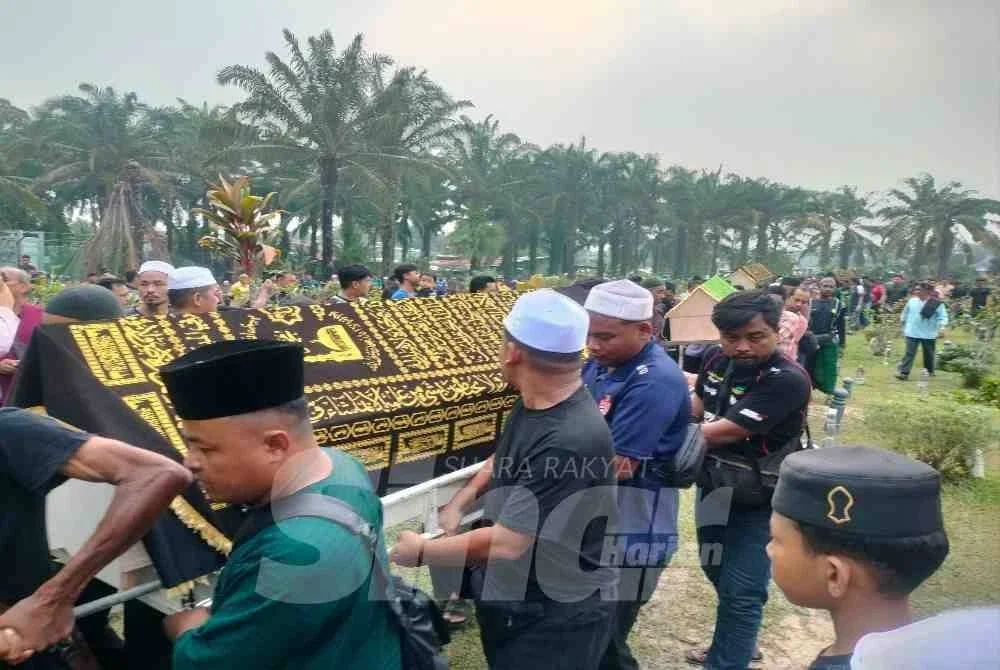 Pengebumian disempurnakan di Masjid Jamek Nurul Ehsan Sungai Karangan.