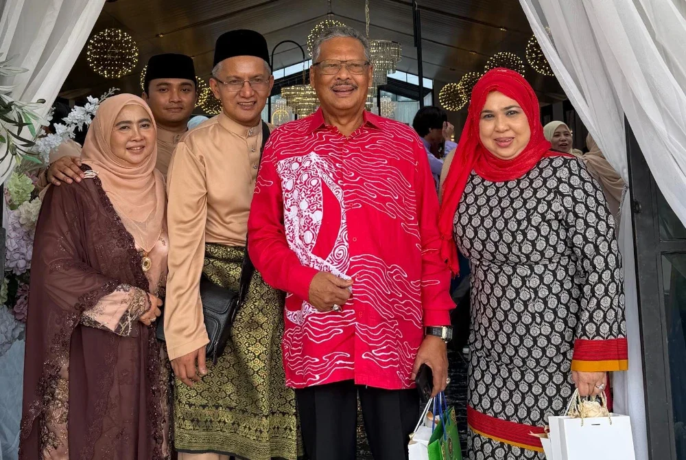 Tan Sri Mohamed Apandi Ali dan isteri turut menyerikan majlis