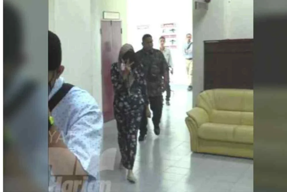 Berdasarkan latar belakang kes, dua pesalah iaitu Mohammad Farish Ezmie, 41 dan Che Nurul Syamilia Che Mat Hamdan, 20 didapati berada bersama-sama di dalam sebuah bilik hotel di Kemaman kira-kira jam 1 pagi pada 14 Disember 2025.