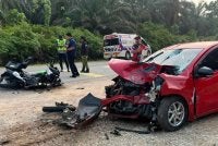 Keadaan di lokasi kemalangan yang meragut nyawa penunggang motosikal berkuasa tinggi di Jalan Mempaga-Sertik, Bentong pada Isnin.
