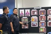 Saifullah (dua dari kiri) pada sidang akhbar di IPD Iskandar Puteri pada Selasa.