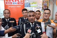 Fadil ketika ditemui selepas merasmikan pembukaan KK Mart di IPK Kuala Lumpur pada Selasa.