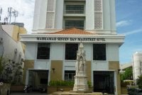 Seorang pengasuh mengaku tidak bersalah di Mahkamah Sesyen di sini hari ini atas pertuduhan mendedahkan seorang kanak-kanak lelaki berusia 13 bulan di bawah jagaannya kepada keadaan yang mungkin menyebabkannya meninggal dunia, minggu lepas.