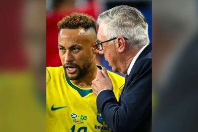 Ancelotti (kanan) menyifatkan Neymar memiliki bakat yang luar biasa dan unik. Foto: Agensi.