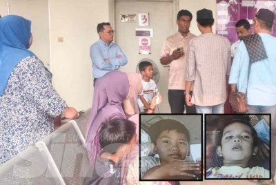 Mohd Ashrafudin (tiga kanan) bersama keluarganya menunggu di Jabatan Perubatan Forensik Hospital Sultanah Bahiyah pada Selasa. Gambar kecil: Muhammad Arif Naufan (kanan) dan Muhamad Aeril Aziz