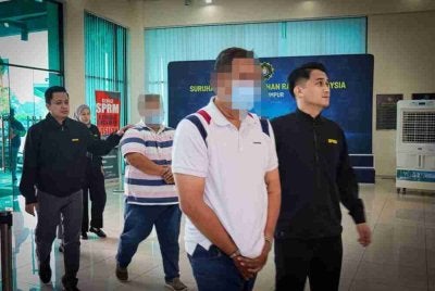 Siasatan awal mendapati keempat-empat suspek disyaki bersubahat melakukan perbuatan tersebut antara tahun 2021 hingga 2023. Foto: SPRM