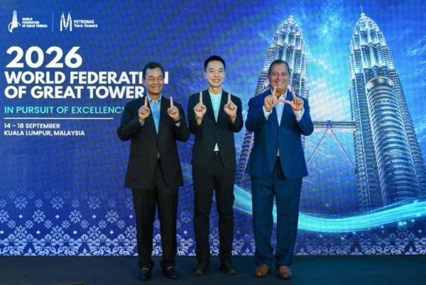Dari kiri: Mohd Salim, Su Fui dan Jean-Yves ketika perasmian WFGT 2026 di Menara Berkembar PETRONAS di ibu kota pada Selasa.