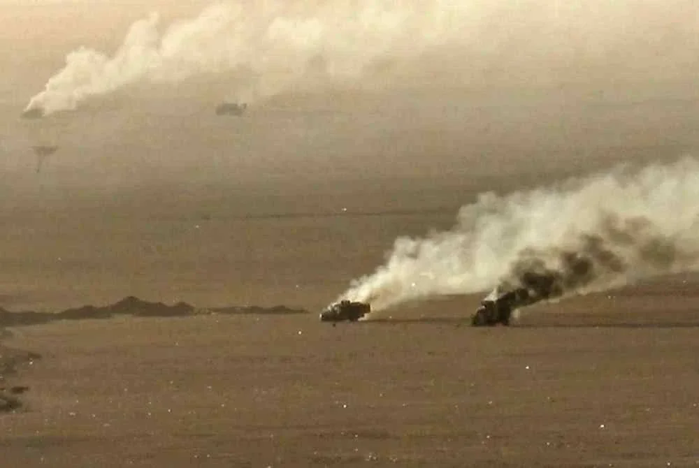 Kenderaan tentera yang terbakar selepas diserang Huthi di al-Jawf, Yemen. - AFP