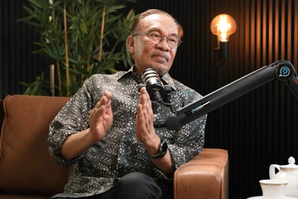 Anwar semasa menjadi tetamu dalam audio siar 'SembangOhhYeahh' bertajuk 'Eps Khas: Siapa Sebenarnya Anwar Ibrahim, Di Sebalik Gelaran PMX?' yang disiarkan menerusi YouTube pada Rabu.