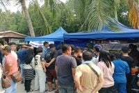 Polis mengesahkan mayat lelaki ditemui terapung di perairan Hutan Melintang, Perak pada Rabu merupakan salah seorang daripada tiga individu yang dilaporkan hilang selepas keluar memancing di perairan One Fathom Bank, Isnin lalu.