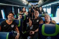 Skuad badminton negara bersedia untuk berlepas ke KLIA sebelum terbang ke Jepun bagi menggalas cabaran negara pada Sukan Asia Aichi-Nagoya 2026. Foto: Bernama