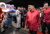 Hajiji tiba bagi menghadiri Sambutan Hari Malaysia Peringkat Kebangsaan 2026 di Pusat Konvensyen Borneo Kuching pada Rabu. Foto Bernama
