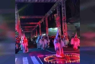 Peserta acara itu turut mengenakan kostum menyeramkan selain memaparkan beberapa simbol bertentangan dengan ajaran Islam. - Foto Agensi