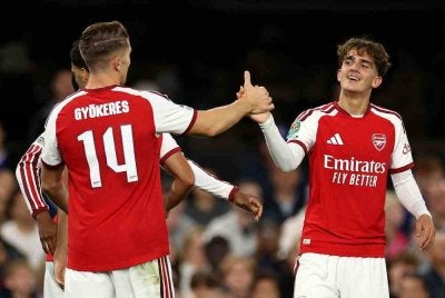 Dowman (kanan) meledak dua gol ketika membantu Arsenal menewaskan Ipswich 4-2 dalam pusingan ketiga Piala Liga pada Selasa. Foto: AFP.