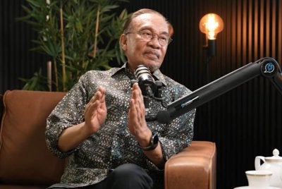 Anwar semasa menjadi tetamu dalam audio siar 'SembangOhhYeahh' bertajuk 'Eps Khas: Siapa Sebenarnya Anwar Ibrahim, Di Sebalik Gelaran PMX?' yang disiarkan menerusi YouTube pada Rabu.