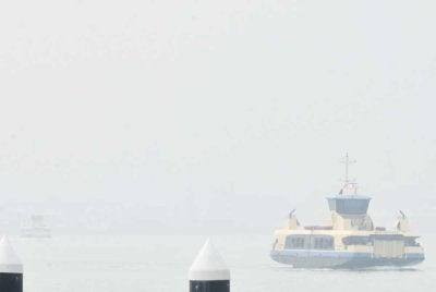 Pemandangan kelihatan kabur berikutan keadaan jerebu yang melanda di Pulau Pinang. Foto Bernama